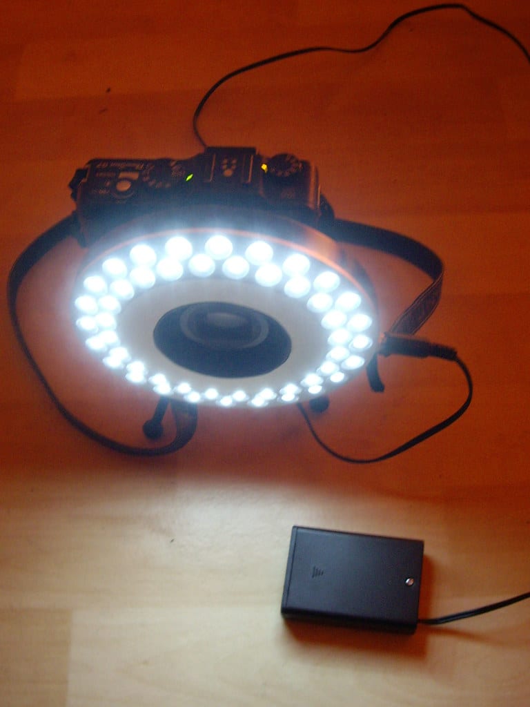 相机周围安装的 LED 环形光源